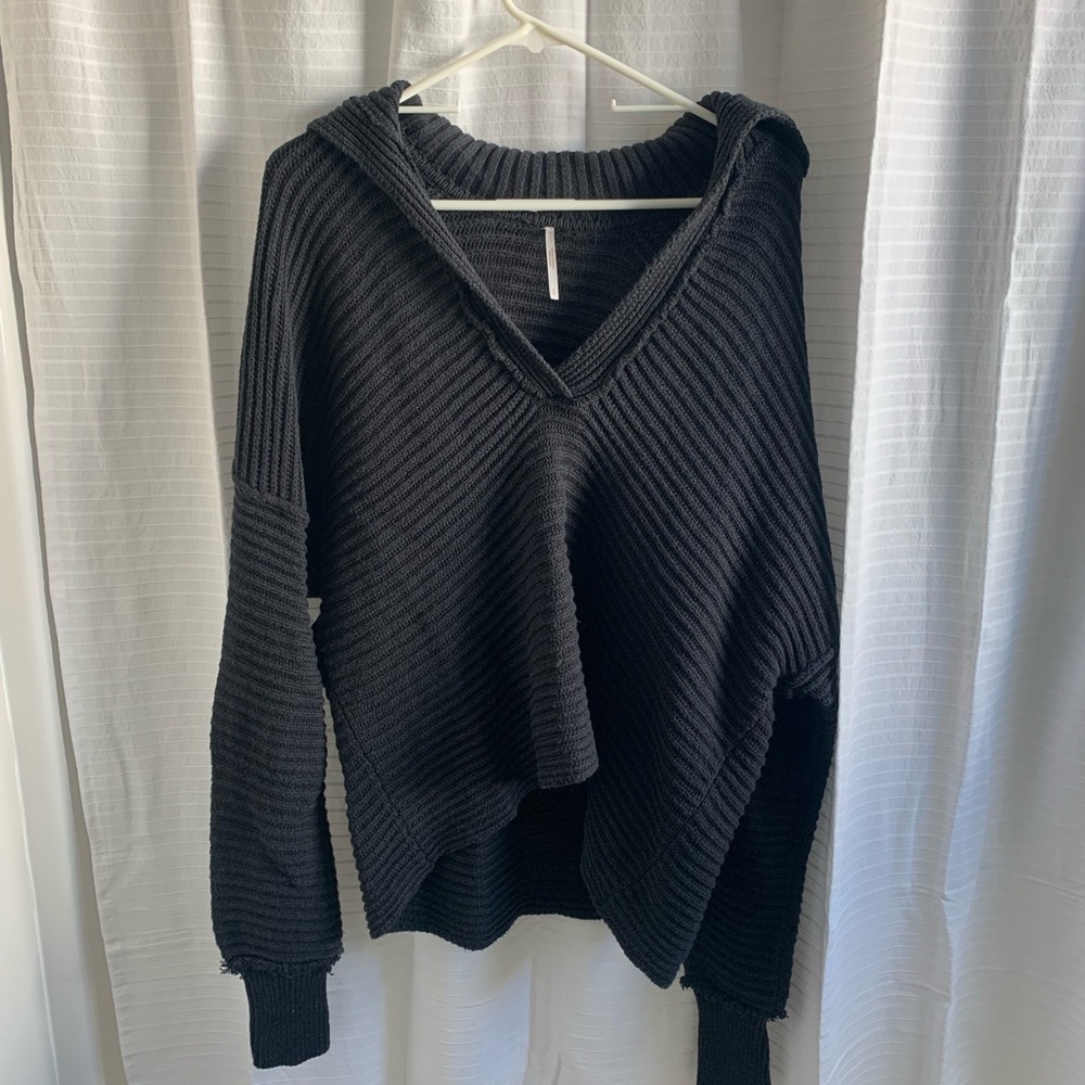 Free People Oversized V-Neck Collard Sweater in Charcoal/Black; Size Small